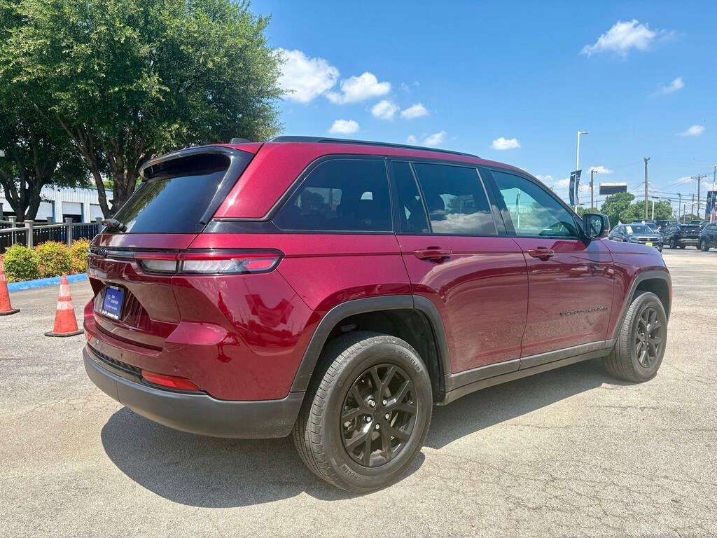 Used 2024 Jeep Grand Cherokee Altitude SUV