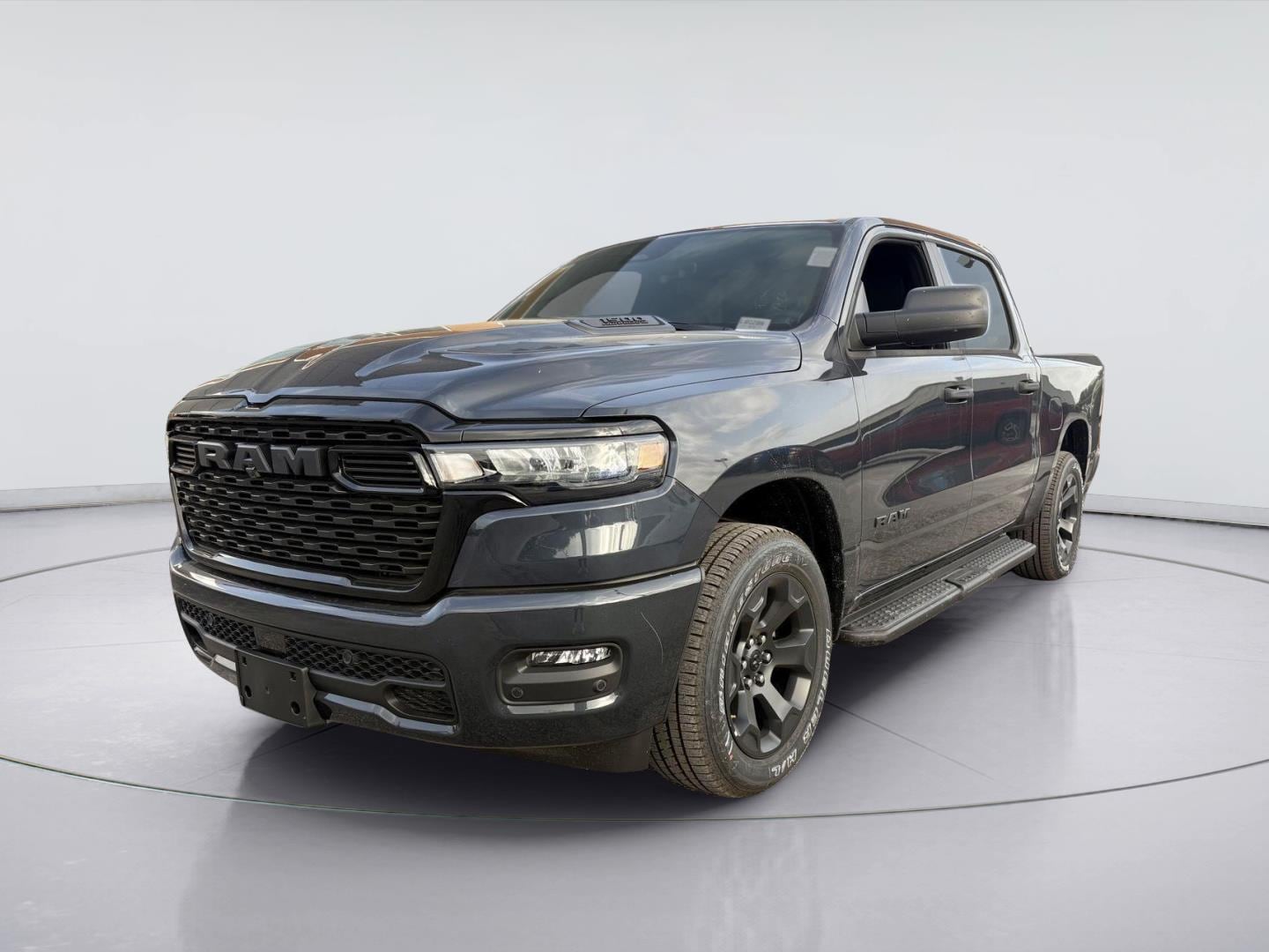 New 2026 Ram 1500 EXPRESS CREW CAB 4X4 5'7 BOX
