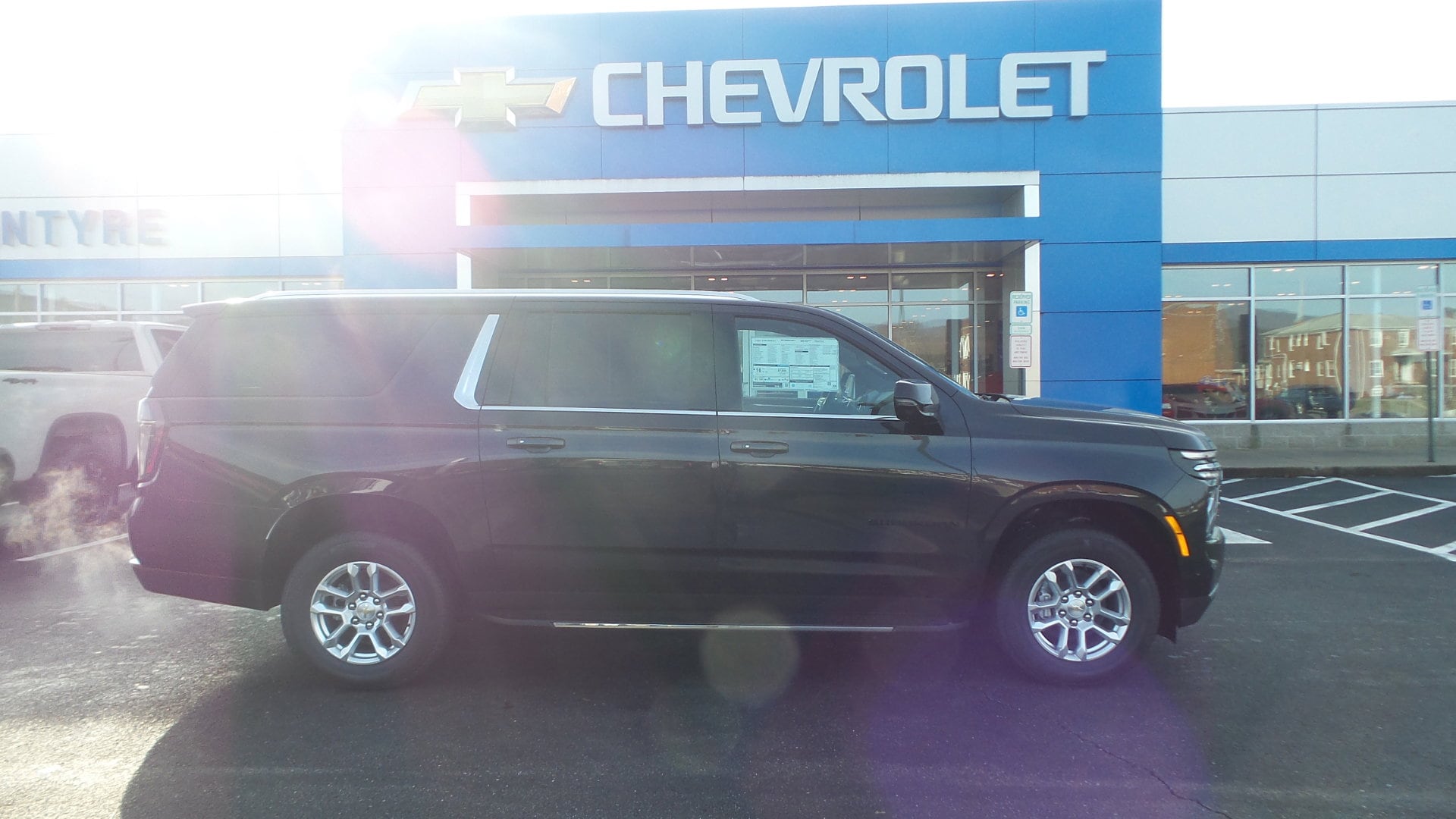 2026 Chevrolet Suburban LT's photo