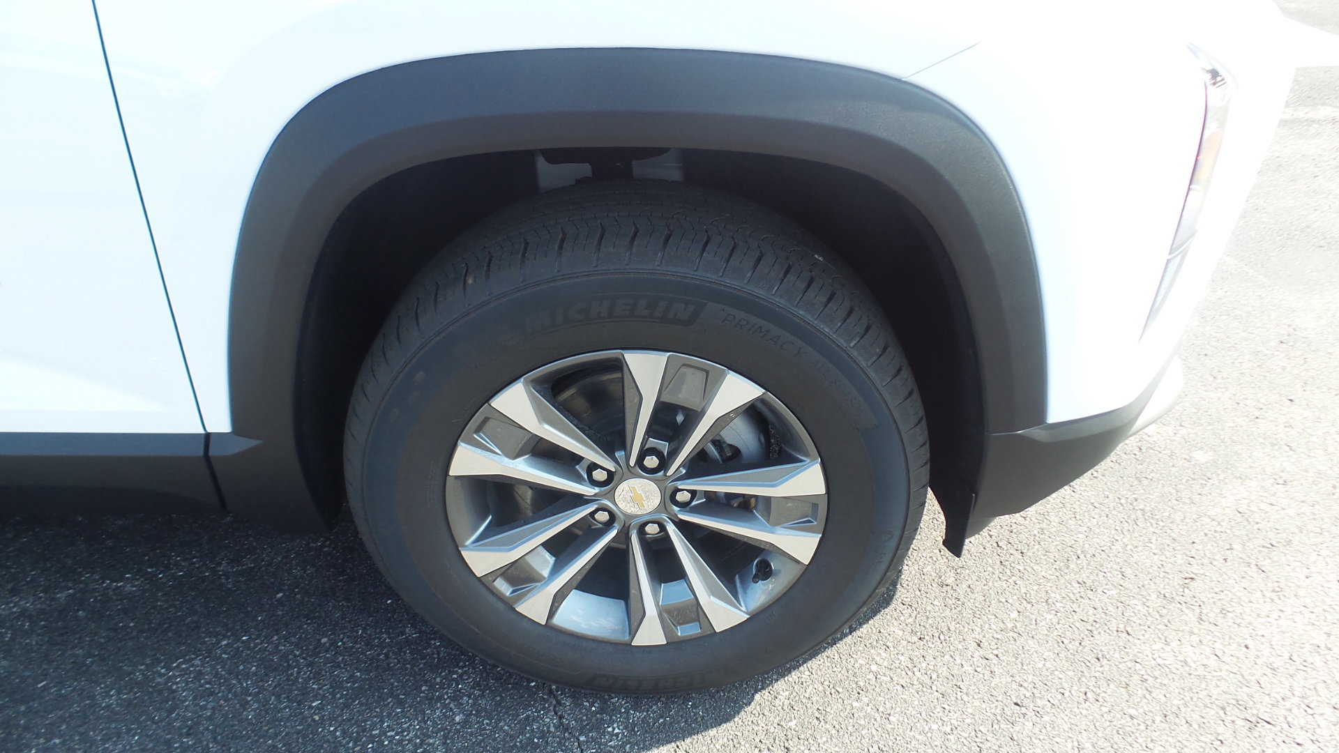 2026 Chevrolet Equinox LT photo 2