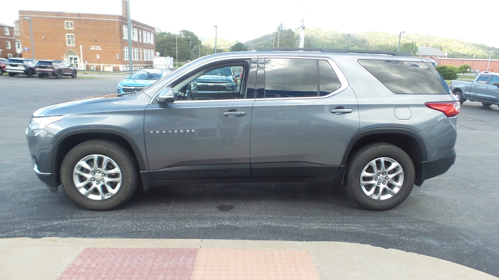 Used 2021 Chevrolet Traverse LT Cloth SUV
