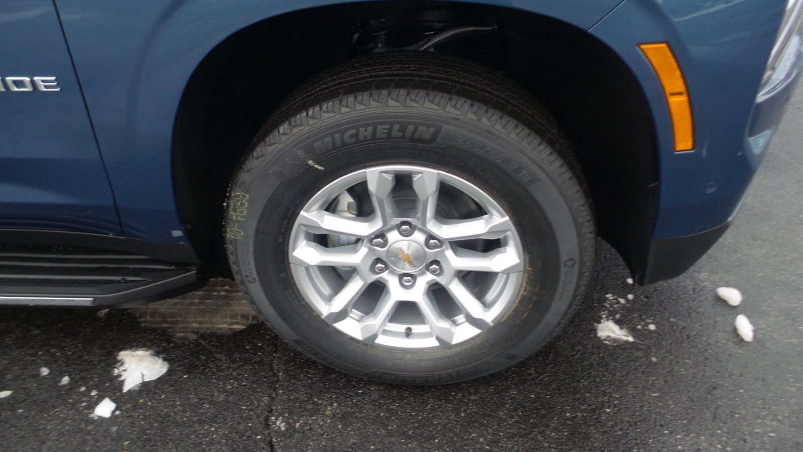 2025 Chevrolet Tahoe LS photo 2