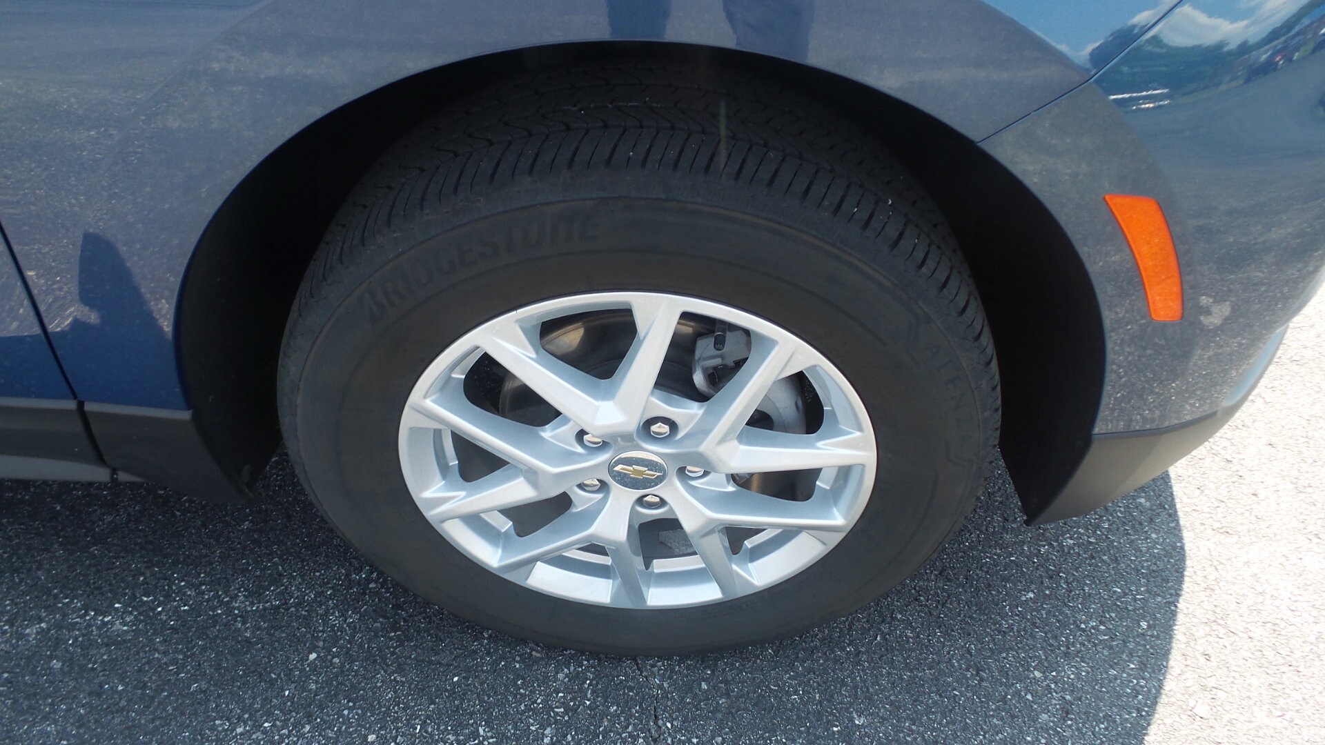 2024 Chevrolet Equinox LS photo 2