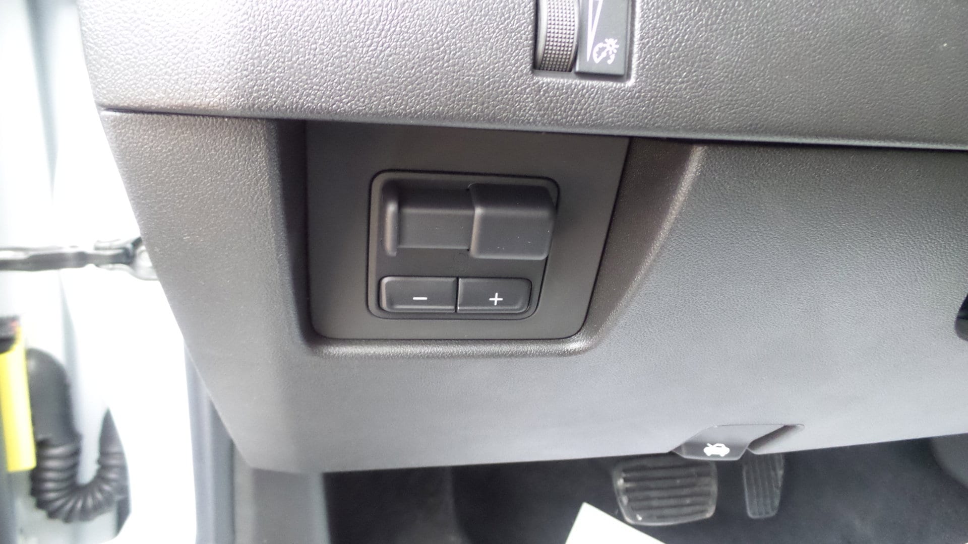 2025 Chevrolet Colorado Work Truck - Photo 8