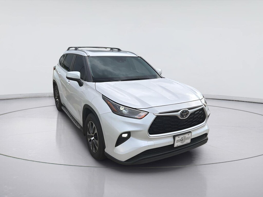 Used 2023 Toyota Highlander XLE Sport Utility