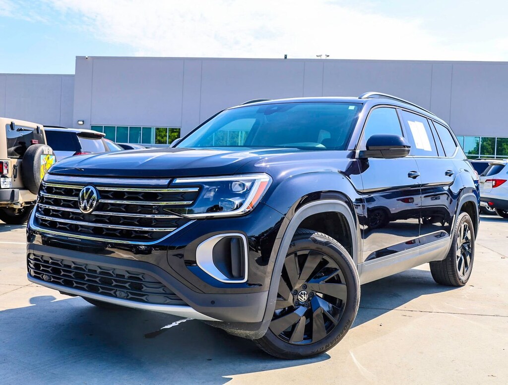 Used 2025 Volkswagen Atlas 2.0T SE w/Technology Sport Utility