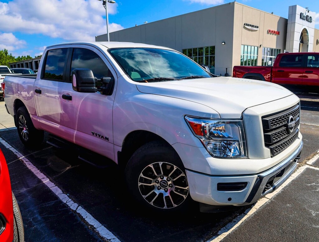 Used 2024 Nissan Titan SV Crew Cab