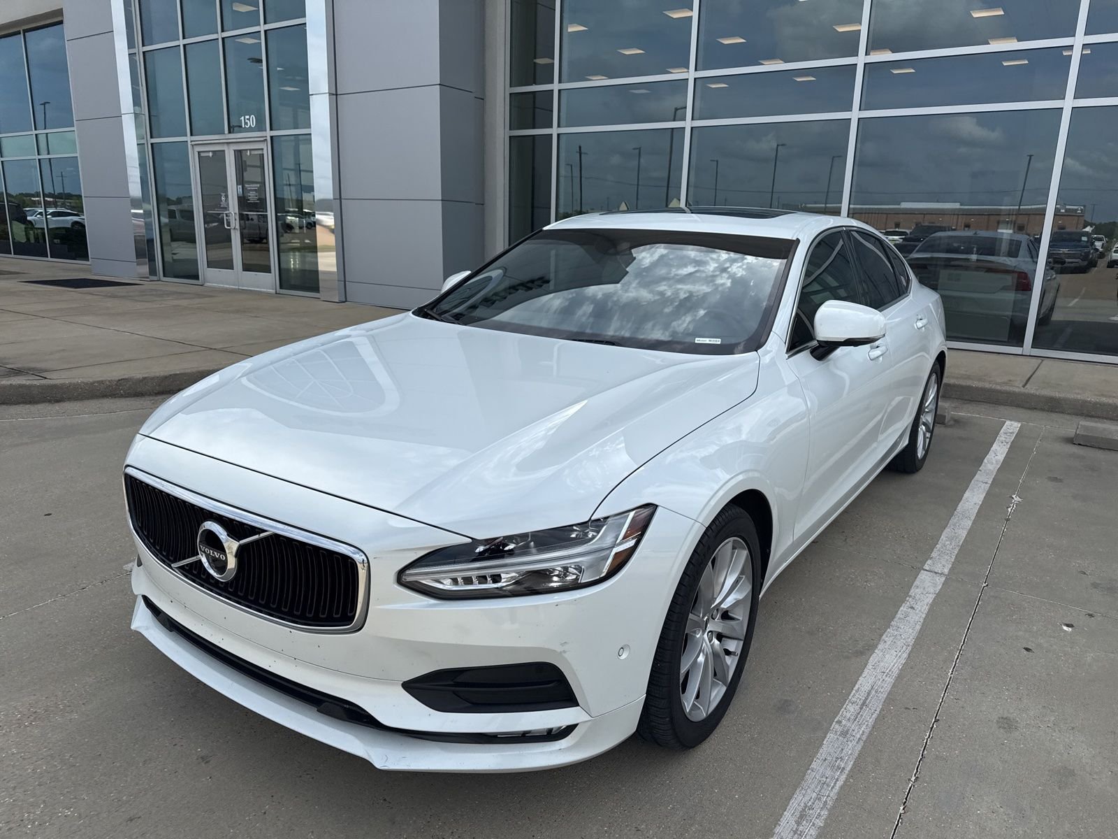 2017 Volvo S90 T6 Momentum AWD's photo