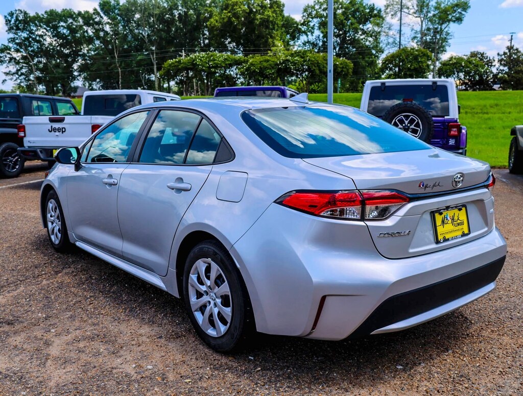 Used 2021 Toyota Corolla LE Sedan