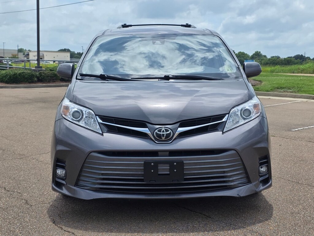 Used 2018 Toyota Sienna XLE 8 Passenger Passenger Van