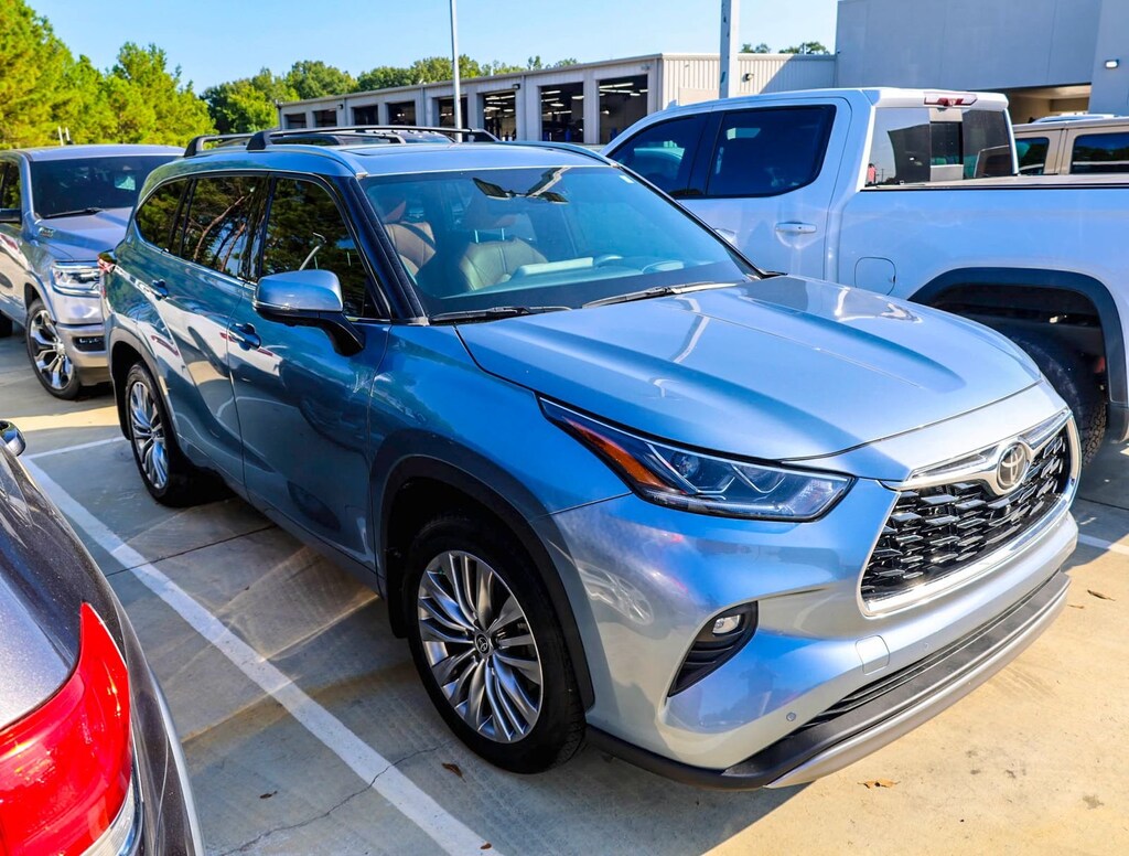 Used 2023 Toyota Highlander Platinum Sport Utility