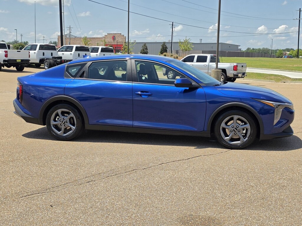 Used 2025 Kia K4 LXS Sedan .