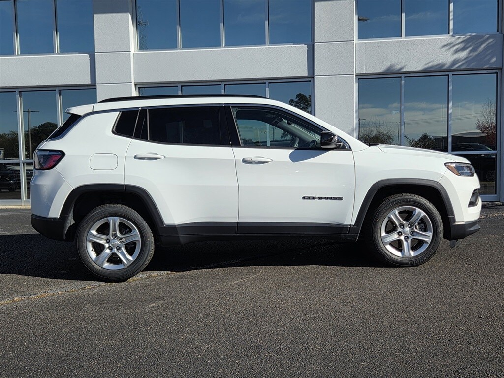 Used 2024 Jeep Compass Latitude Sport Utility