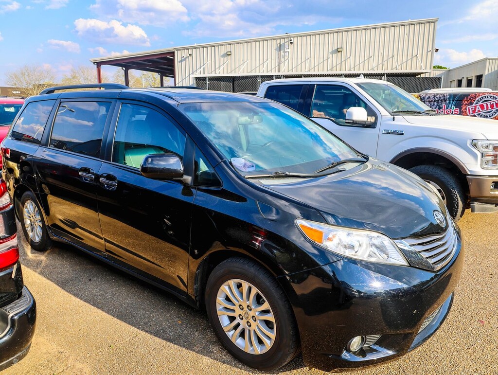 Used 2016 Toyota Sienna L Passenger Van