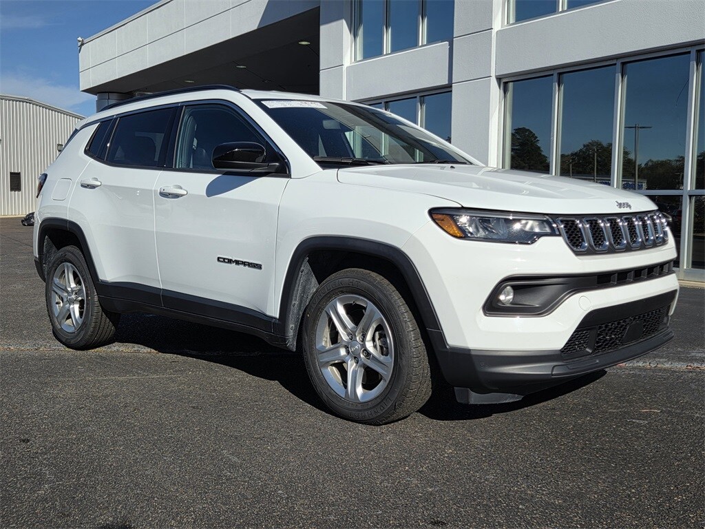 Used 2024 Jeep Compass Latitude Sport Utility