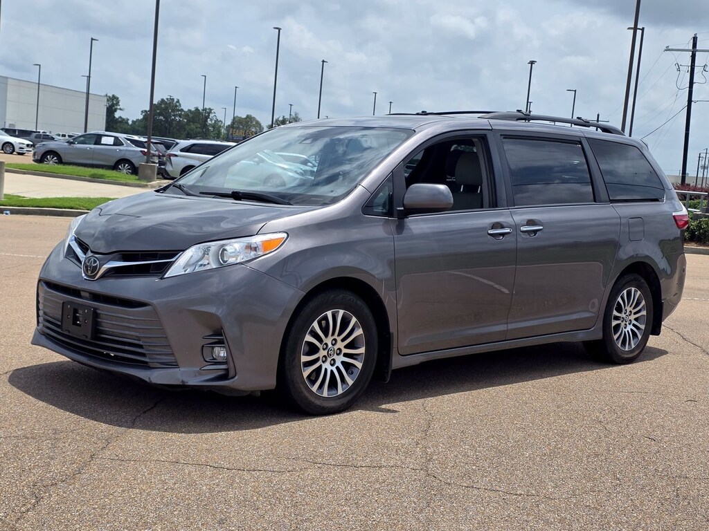 Used 2018 Toyota Sienna XLE 8 Passenger Passenger Van