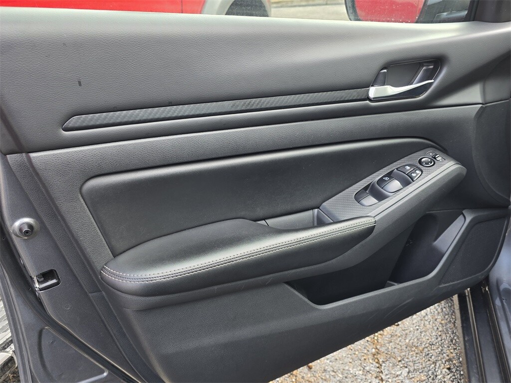 Used 2024 Nissan Altima 2.5 SV Sedan