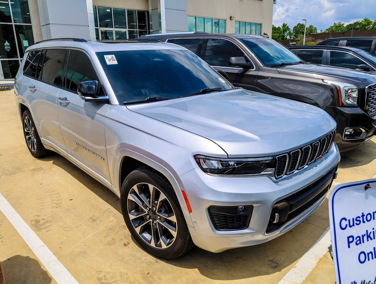 2022 Jeep Grand Cherokee L Overland 4x4's photo