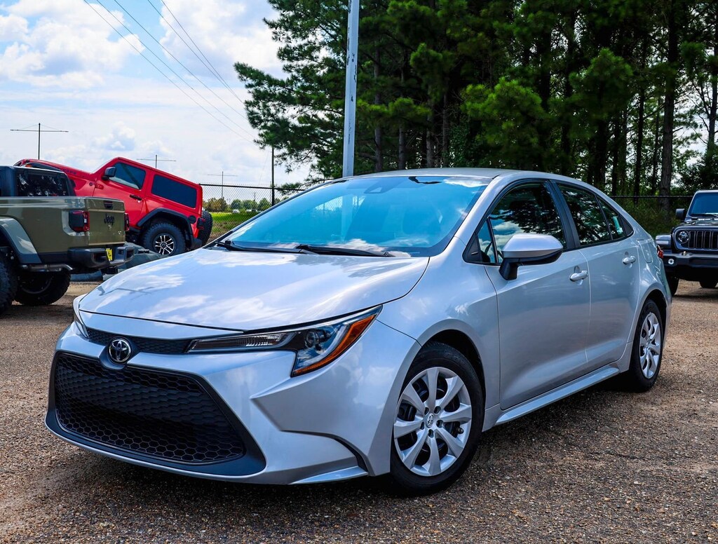Used 2021 Toyota Corolla LE Sedan