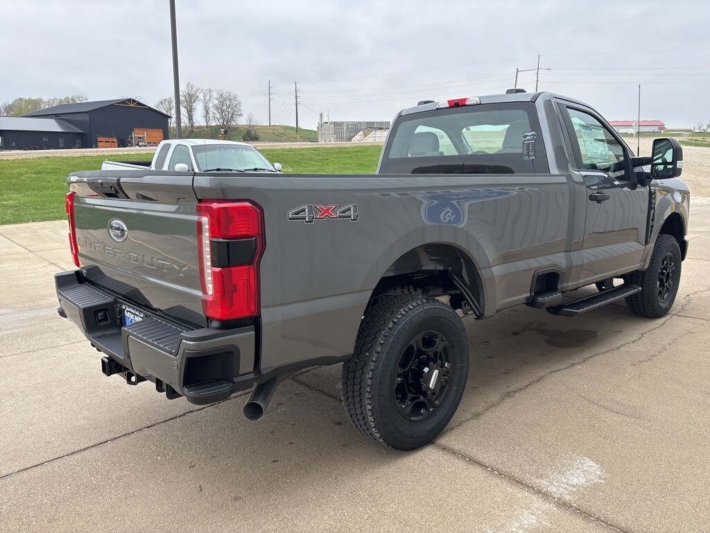 2025 Ford F-350 XL photo 4