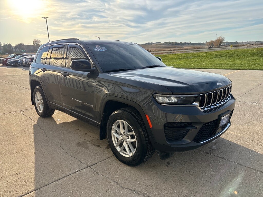Used 2025 Jeep Grand Cherokee Laredo SUV