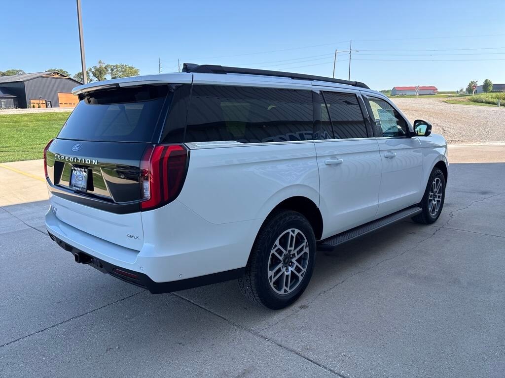 2025 Ford Expedition MAX photo 4