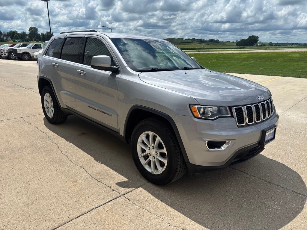 2021 Jeep Grand Cherokee Laredo X photo 3