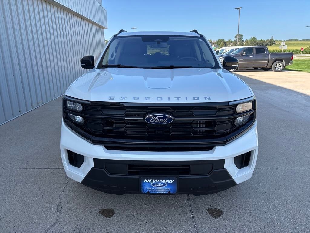 2025 Ford Expedition MAX photo 2