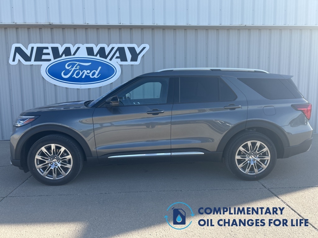 2026 Ford Explorer Platinum's photo