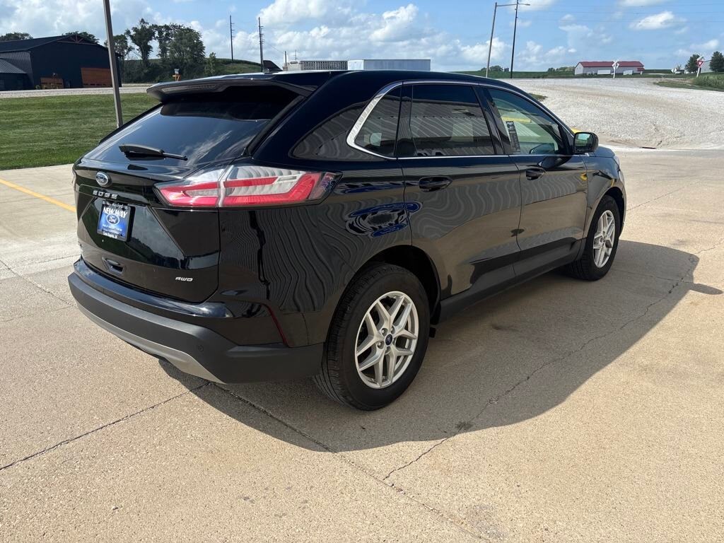 2022 Ford Edge SEL photo 3