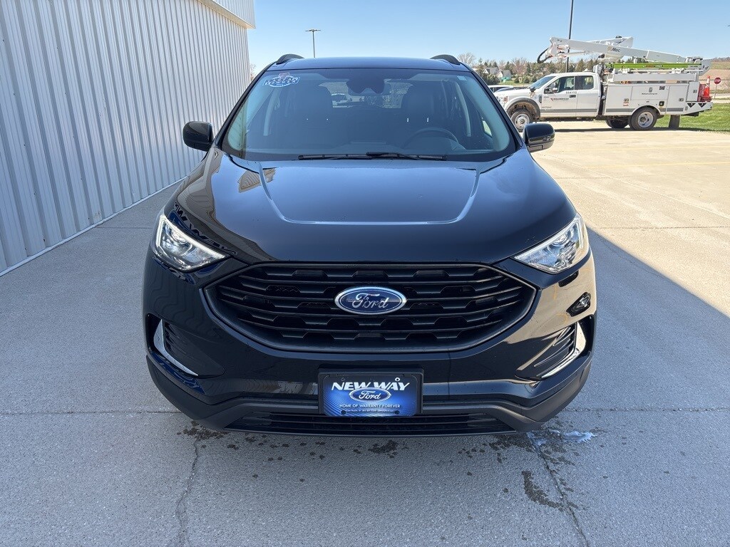 2022 Ford Edge SEL photo 2