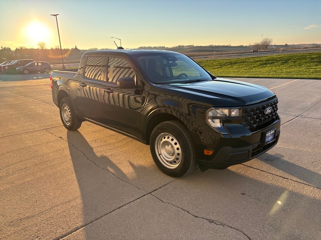 2025 Ford Maverick XL photo 3