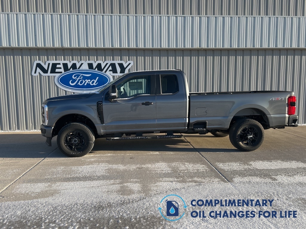 2025 Ford F-350 Super Duty XL's photo