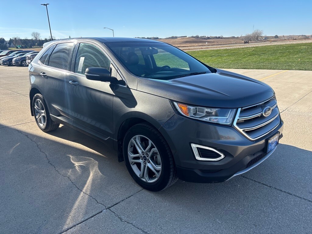 2016 Ford Edge Titanium photo 3