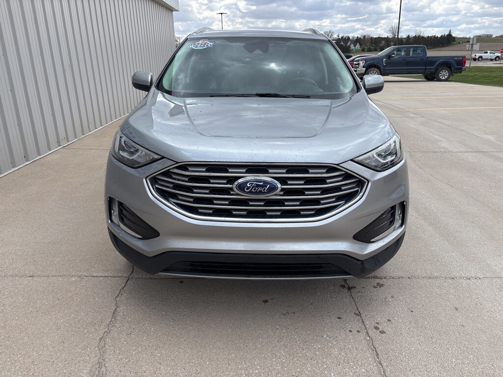2022 Ford Edge SEL photo 2