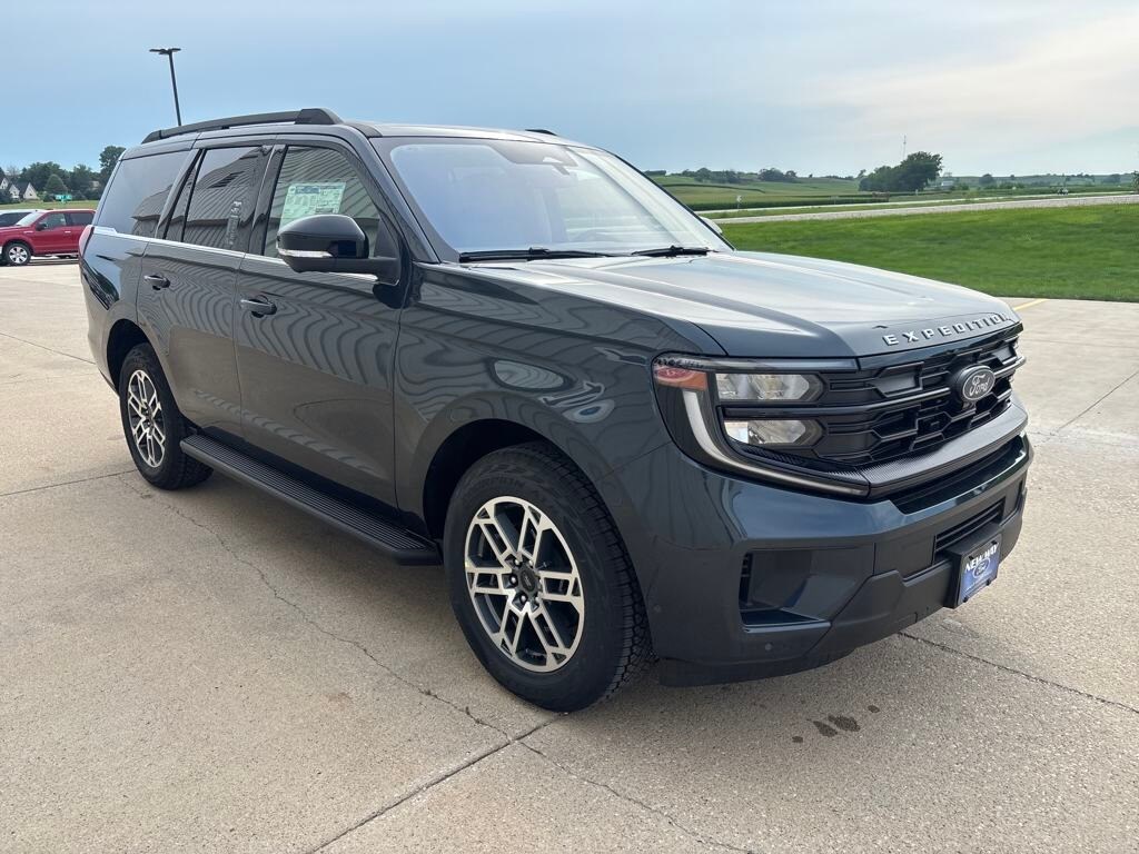 2025 Ford Expedition photo 3