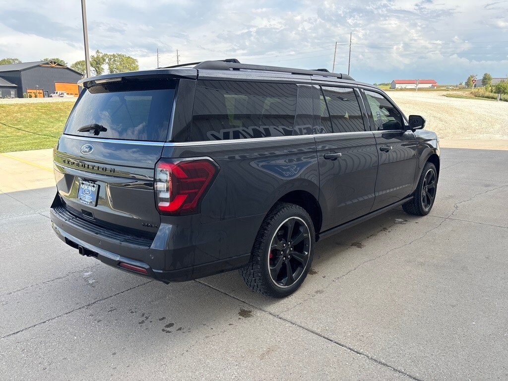 2022 Ford Expedition MAX Limited photo 3