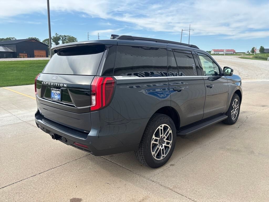 2025 Ford Expedition photo 4