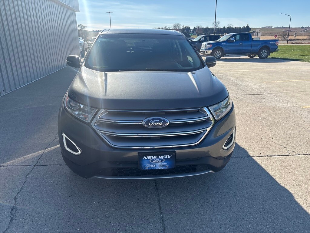 2016 Ford Edge Titanium photo 2
