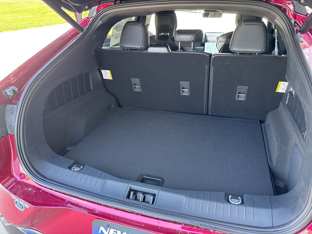 2025 Ford Mustang Mach-E GT - Photo 33