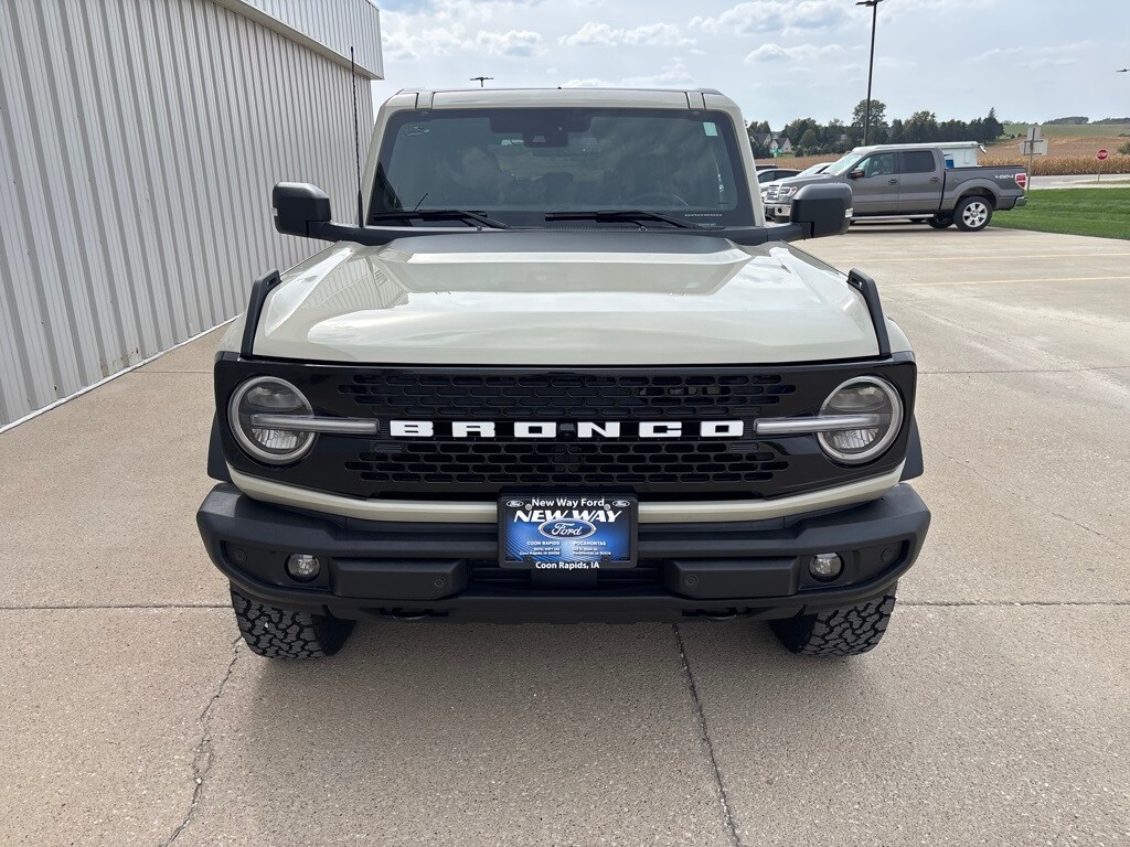 2025 Ford Bronco Outer Banks photo 2
