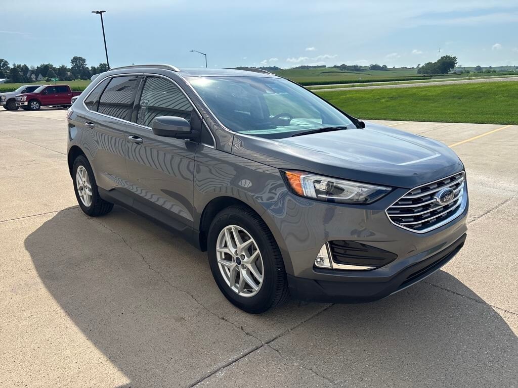 2022 Ford Edge SEL photo 3
