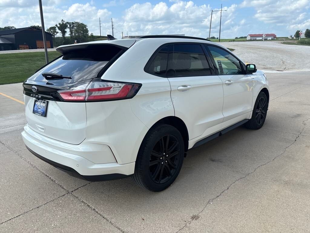 2022 Ford Edge ST photo 3