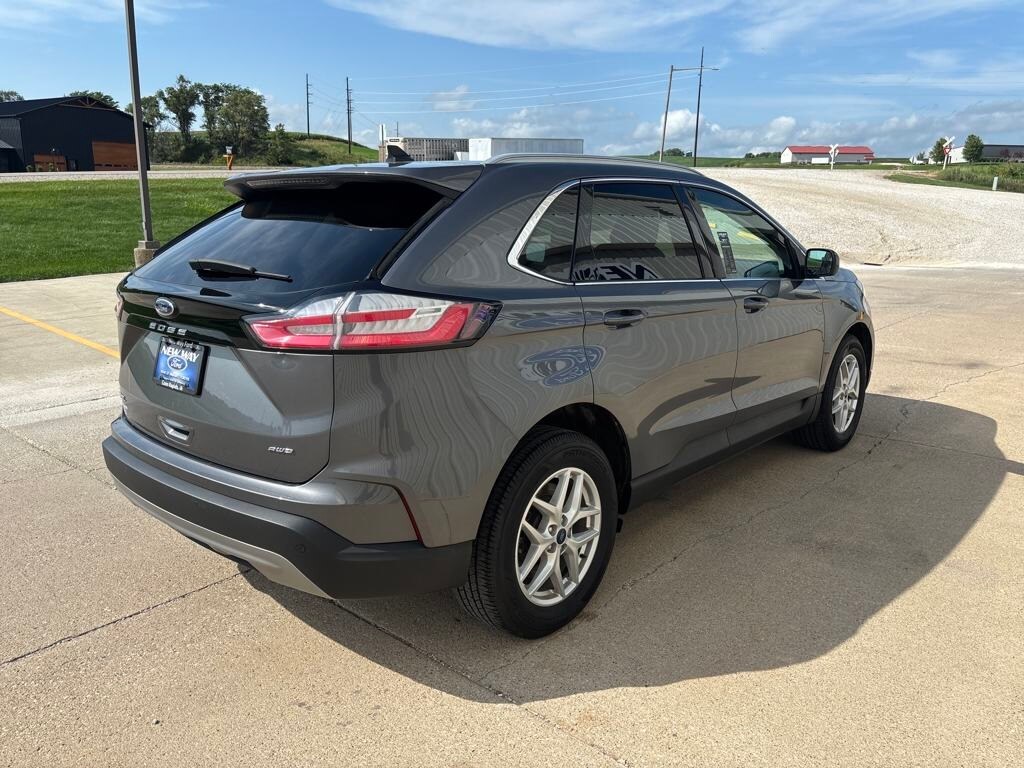 2022 Ford Edge SEL photo 4