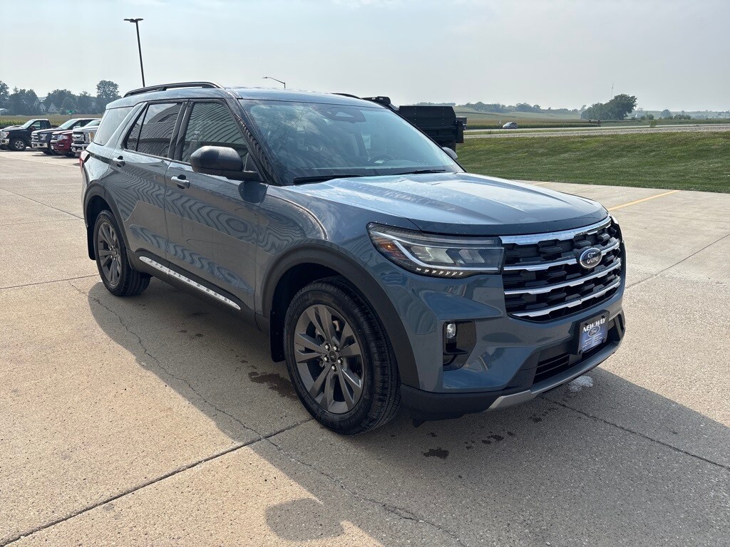 2025 Ford Explorer photo 3