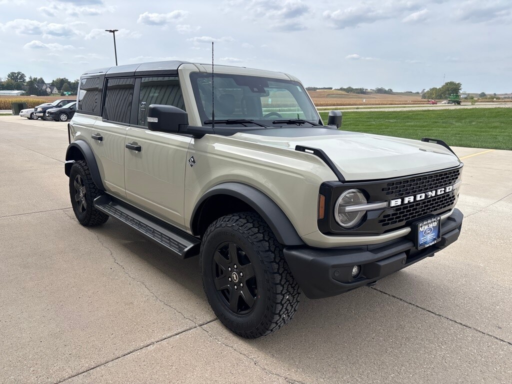 2025 Ford Bronco Outer Banks photo 3
