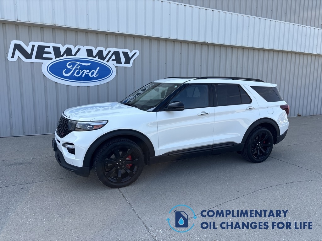 2023 Ford Explorer ST's photo