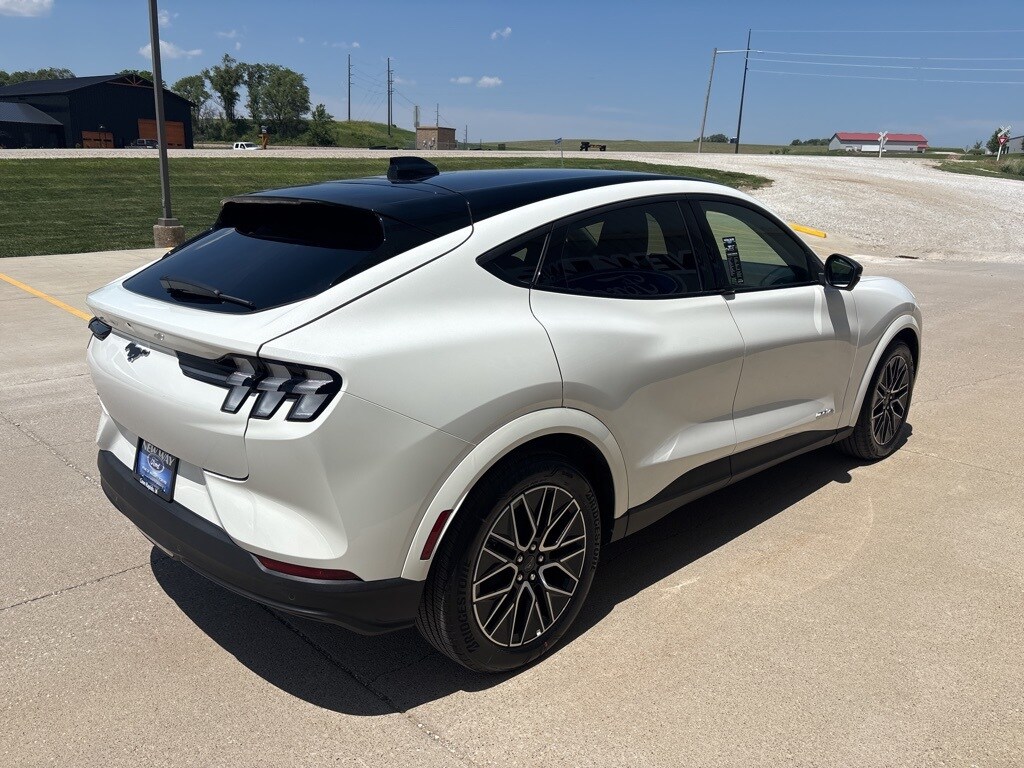 2025 Ford Mustang Mach-E Premium photo 4
