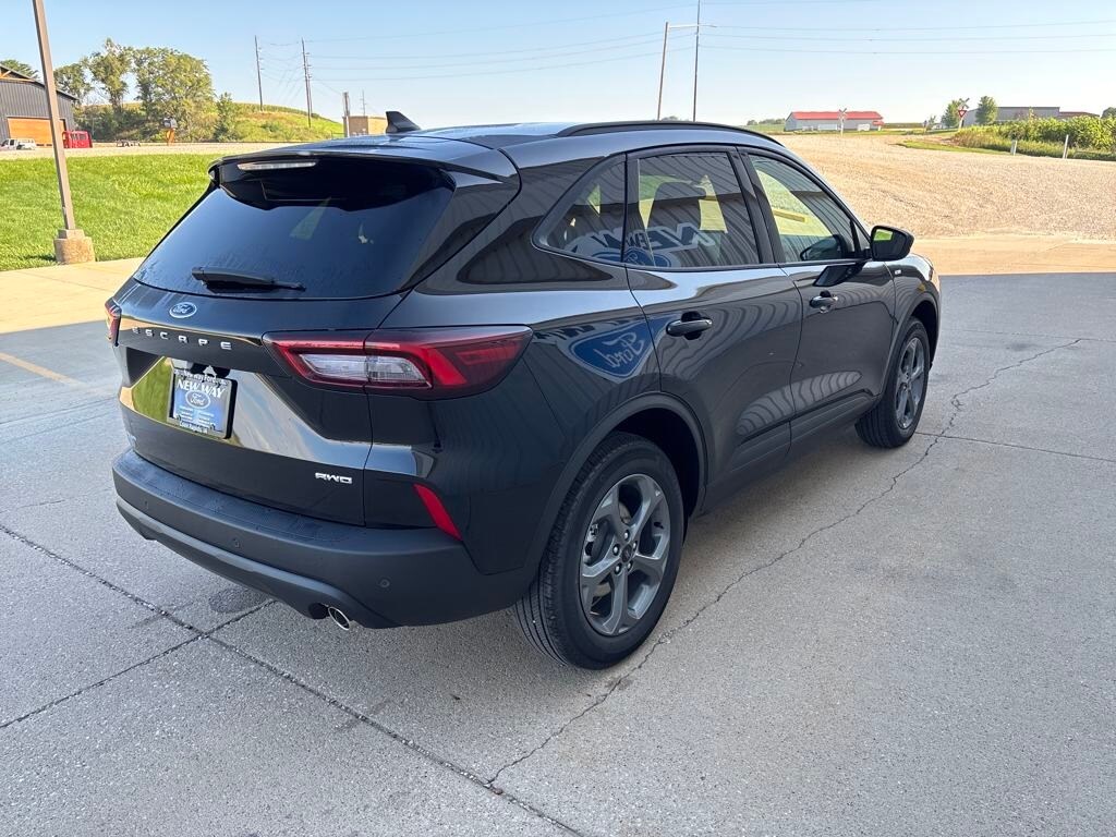 2025 Ford Escape ST-Line photo 4