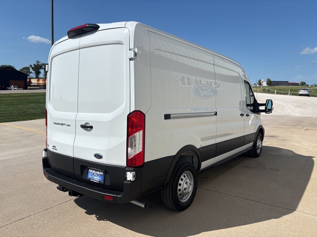 2025 Ford Transit Cargo Van photo 4